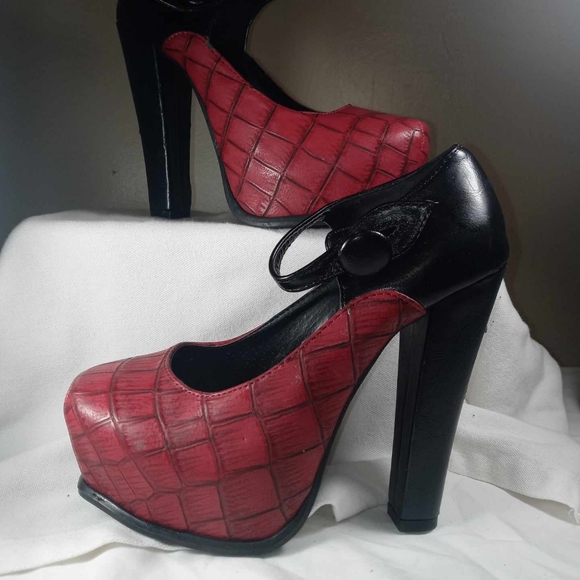 Kiss & Tell shoes - Picture 1 of 2